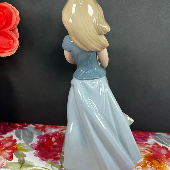 🛑SOLD🛑 NAO BY LLADRO PRETTY YOUNG GIRL HOLDING A RABBIT, 1980 SPAIN PORCELAIN - Picture 7 of 17